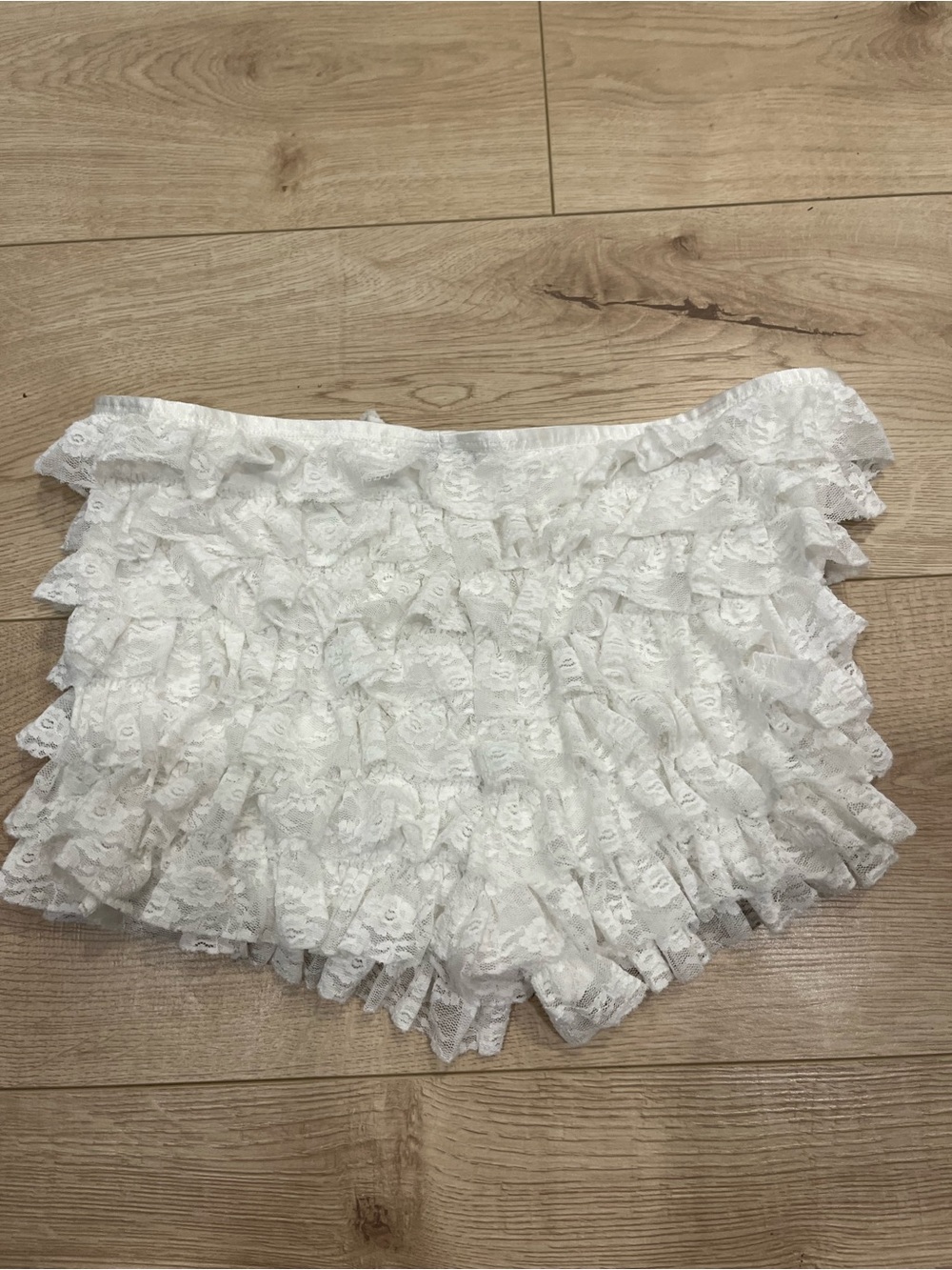 White Lace Ruffle Shorts - Picture 3 of 3